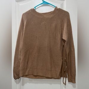 Split Knot Side Raglan
Sleeve Sweater